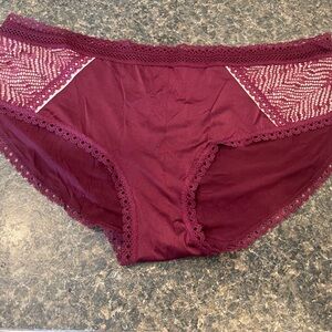 Body by Victoria Hiphugger panties, size Large
